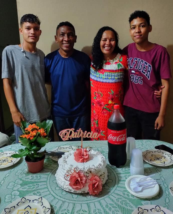 Meu aniversário, ao lado dos meus filhos André e Abdiel, e meu esposo Nonato